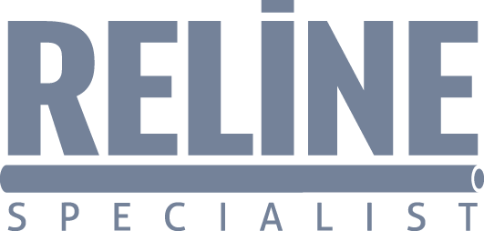 Logo_RelineSpecialist Donker staalgrijze letters die het woord Reline Specialist vormen.